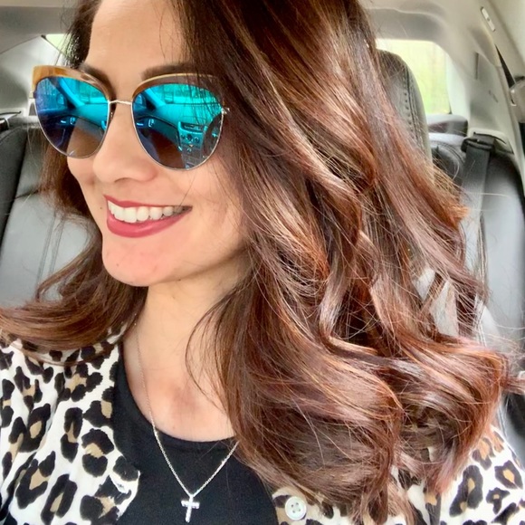 Profile Picture of Tina Petrich (@tina_petrich) on Poshmark