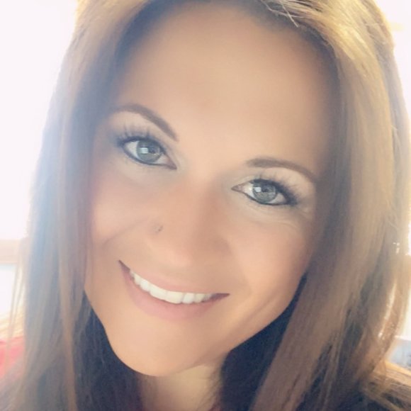 Profile Picture of Tonya Blazer (@tblazer) on Poshmark