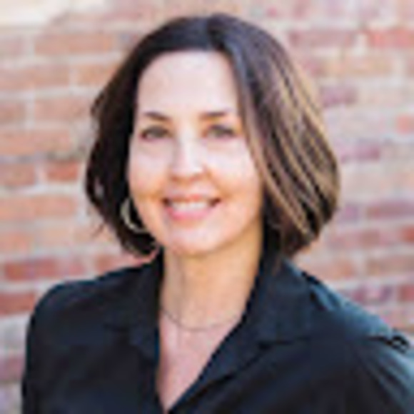 Profile Picture of Liz Corkren (@liznexthome) on Poshmark