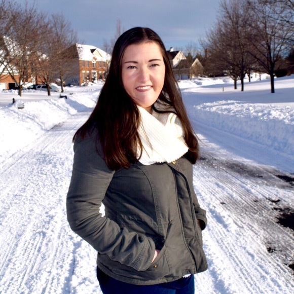 Profile Picture of Tara Hennessey (@tph7397) on Poshmark