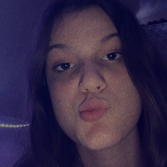 Profile Picture of Gracie Parmley (@gracieparmley) on Poshmark