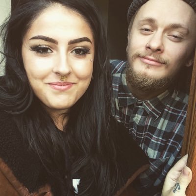 Profile Picture of Hollie Barker (@HollieBMusic) on Twitter