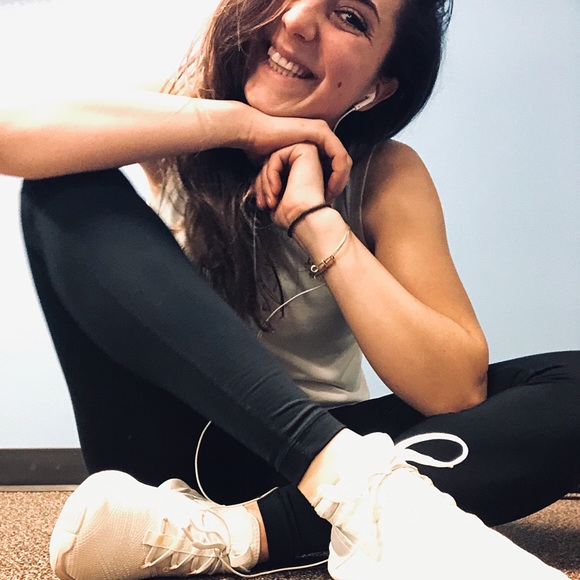 Tarah Niderost - Poshmark Profile Picture of Tarah Niderost (@tarah62) on Poshmark