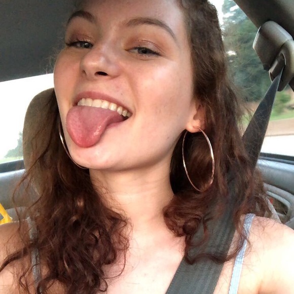 Profile Picture of Lena Schelzig (@lenaschelzig) on Poshmark