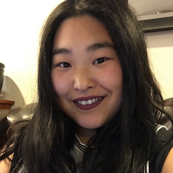 Profile Picture of Keeyoun Aasness (@keekskiwiteeks) on Poshmark