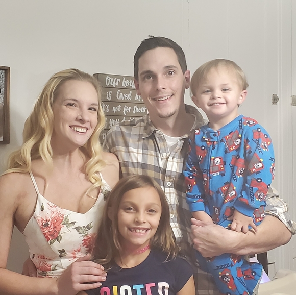 Profile Picture of Amanda Fink (@mandy332) on Poshmark