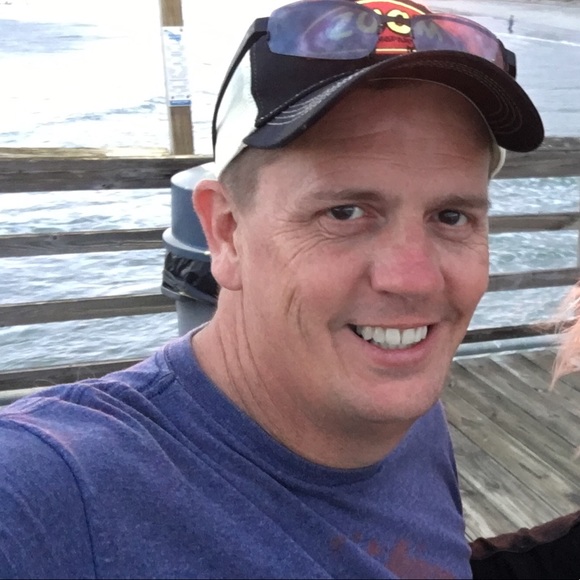 Profile Picture of David Tuck (@dtuck40) on Poshmark