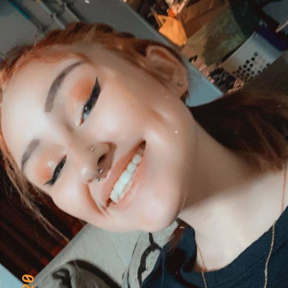 Profile Picture of Hannah Westfall (@danielle99915) on Poshmark