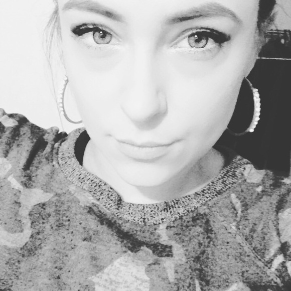 Profile Picture of Amber Kehoe (@giggles_95) on Poshmark