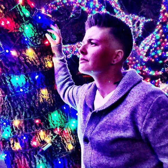 Profile Picture of Heather Pelican (@pelicanh) on Poshmark