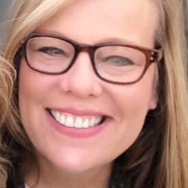 Profile Picture of Lisa Lazaruk (@polkadotgirl70) on Twitter