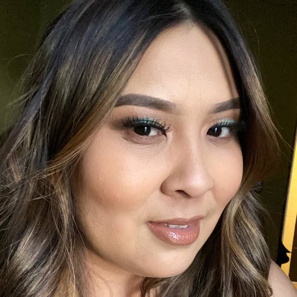 Profile Picture of Daniela Gomez (@china18) on Poshmark