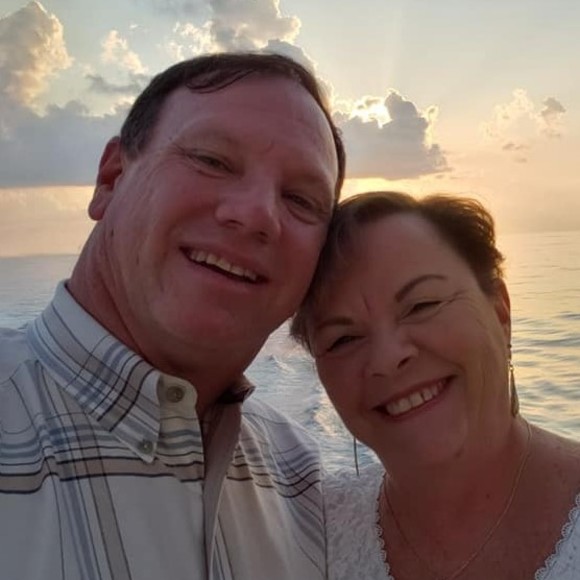 Profile Picture of Debra Long (@diamonddeb932) on Poshmark