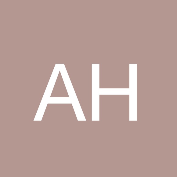 Profile Picture of Ashlynn Hopper (@ashhopper15) on Poshmark