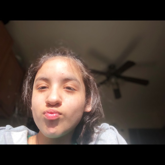 Profile Picture of Daniela Nicolas (@danielanicy) on Poshmark