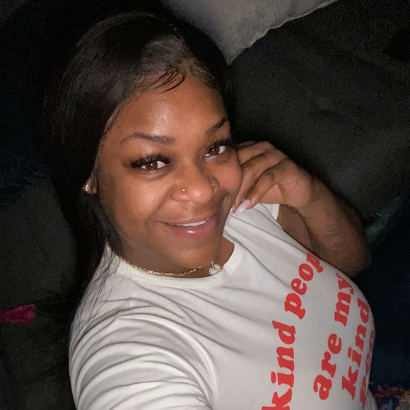 Profile Picture of Twilaina Awusaku (@twilainaawusaku) on Poshmark