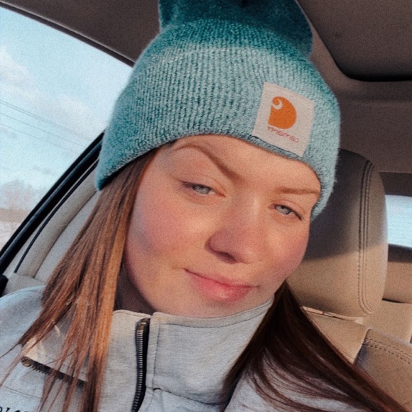 Profile Picture of Haley Glover (@haleyglover17) on Poshmark