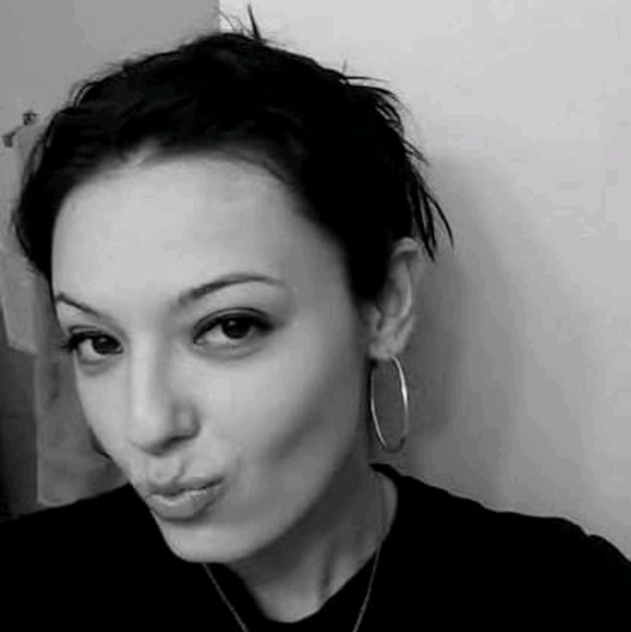 Profile Picture of Hilary Vasquez (@hilaryvasquez) on Poshmark