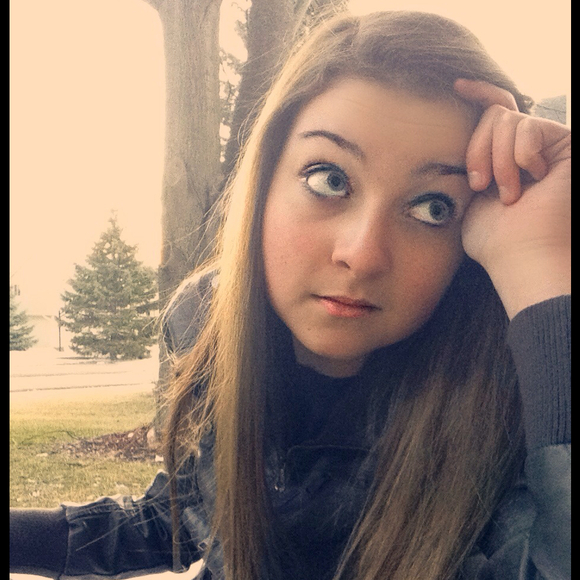 Profile Picture of Taylor Richards (@taytay2778) on Poshmark