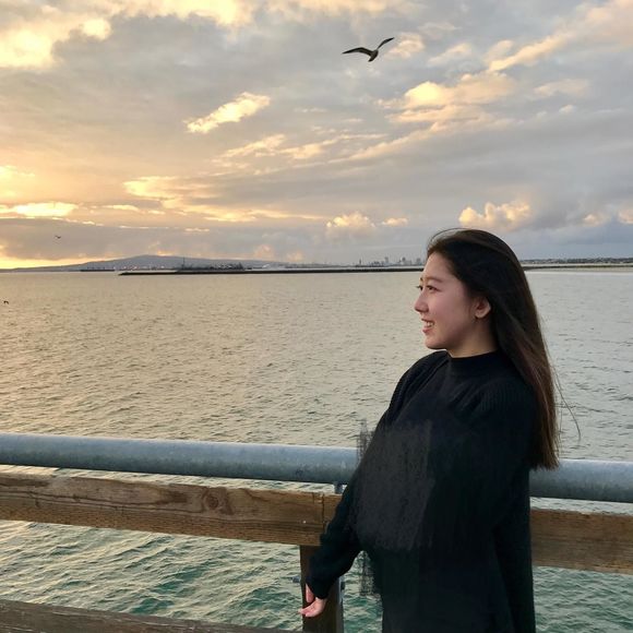 Profile Picture of Ana Zong (@515306039) on Poshmark