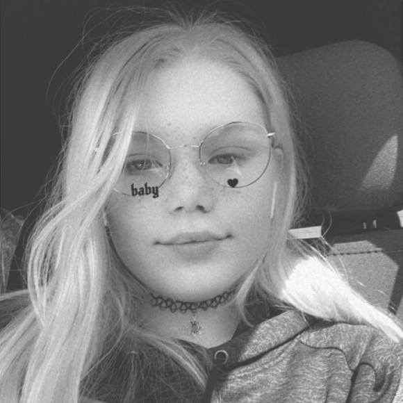 Sydnei Heinzen - Poshmark Profile Picture of Sydnei Heinzen (@werewolf64215) on Poshmark