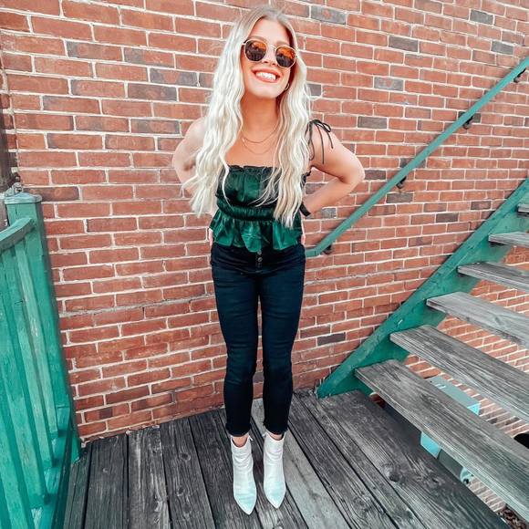 Profile Picture of Kelci Isham (@kelci_isham) on Poshmark