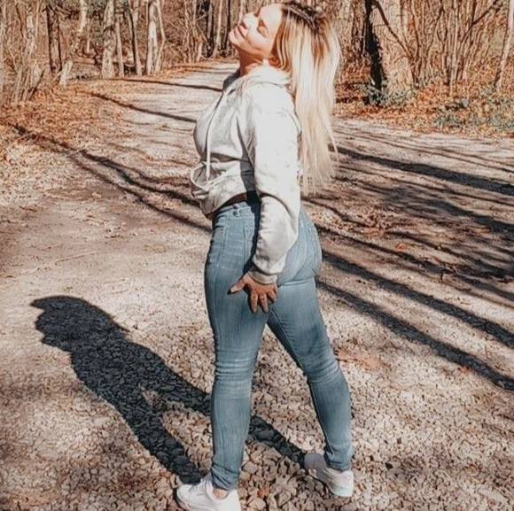 Profile Picture of Lexx Helka (@lexxhelka26) on Poshmark