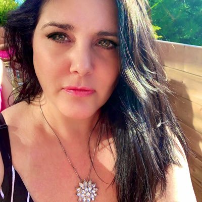 Profile Picture of Renee Marie (@rwillis1975) on Twitter