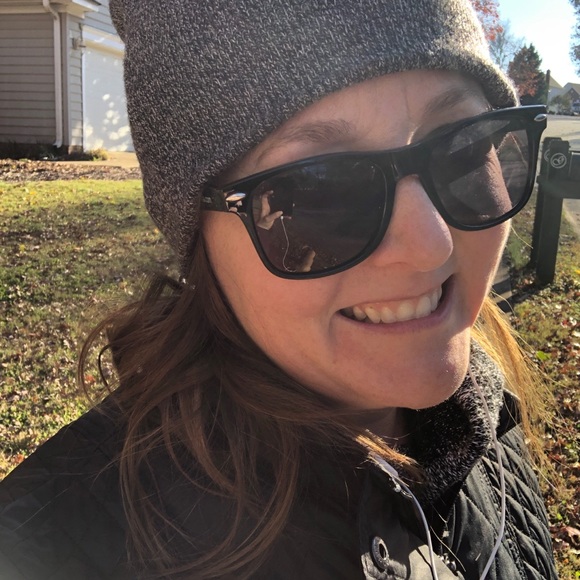 Profile Picture of Amber Scherer (@ambolee2002) on Poshmark