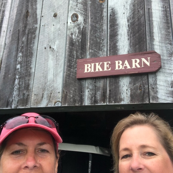 Profile Picture of Jody Quasney (@jodylquasney) on Poshmark