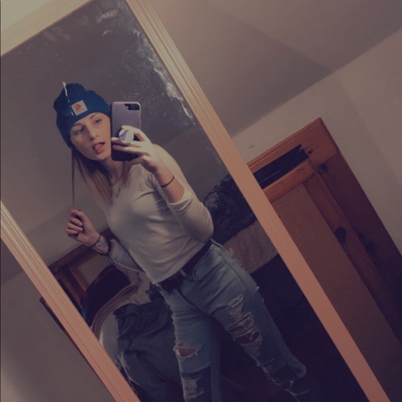 Profile Picture of Julianna Schloder (@julieschlod) on Poshmark