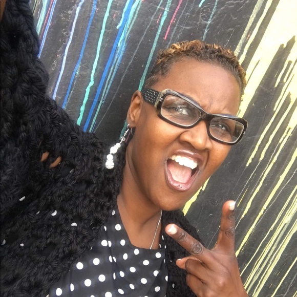 Profile Picture of Carronica Durr (@surprisethrifty) on Poshmark