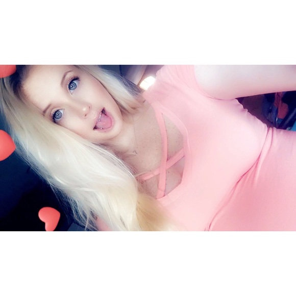 Profile Picture of Caitlyn Axtell (@callieumm) on Poshmark