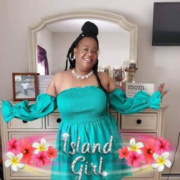 Profile Picture of Vicky Walters (@sweetv_241) on Poshmark