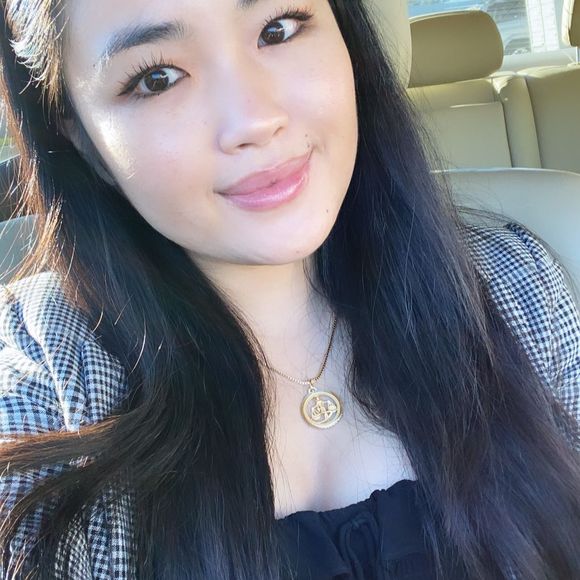 Profile Picture of Hienvy Huynh (@hienvy15) on Poshmark