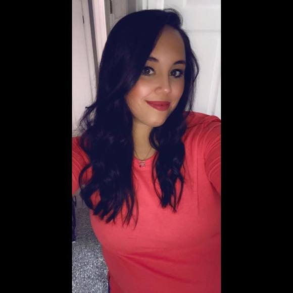 Hannah Basinger - Poshmark Profile Picture of Hannah Basinger (@bayhan9012) on Poshmark