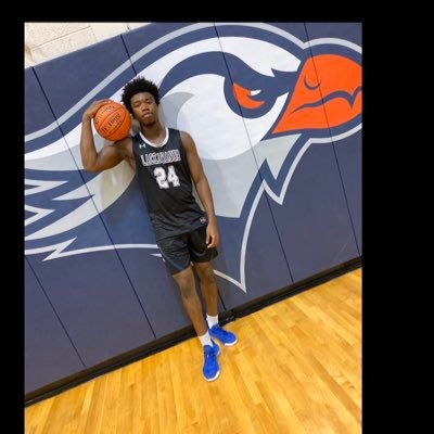 Profile Picture of Gary Francis (@LittleVreeswky) on Twitter