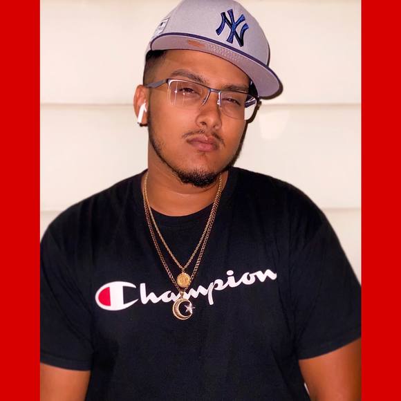Profile Picture of Safraz Premsukh (@safraz5699) on Poshmark