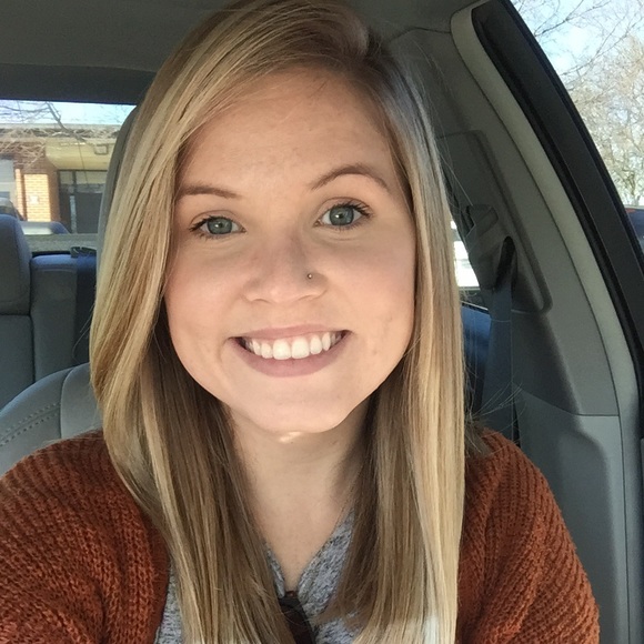 Profile Picture of Rachel Kimbell (@tachk) on Poshmark