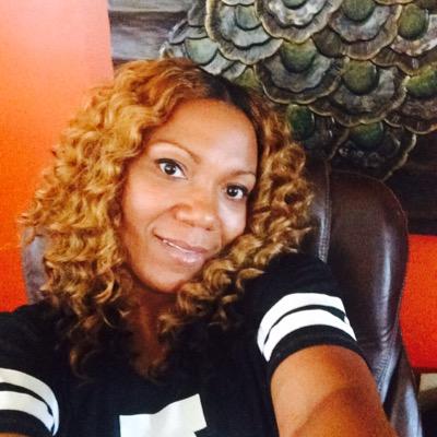 Profile Picture of Yolanda Shaw (@YolandaShaw10) on Twitter