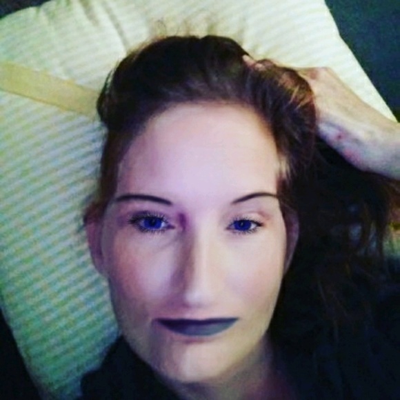 Profile Picture of Tina Bixler (@angeleyz4u) on Poshmark