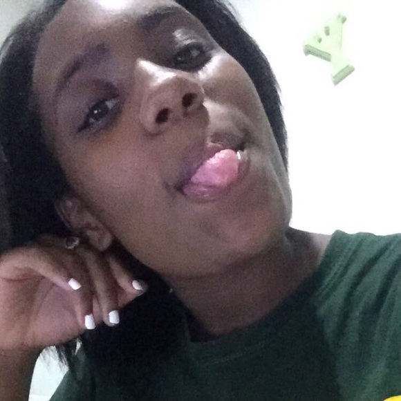 Profile Picture of Makayla Thomas (@kaystaypoppin) on Poshmark