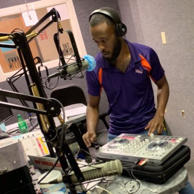 Profile Picture of QC DJ JCorey Lamar (@GoDjJCoreyLamar) on Twitter