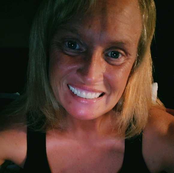 Shawnda Reed-quillen - Poshmark Profile Picture of Shawnda Reed-quillen (@shawnda824) on Poshmark