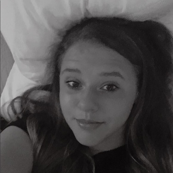 Profile Picture of Brooke Beery (@brookesclosets) on Poshmark