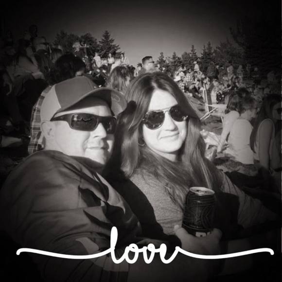Profile Picture of April travis Myers (@apple_hun_18) on Poshmark