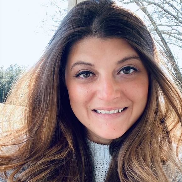 Profile Picture of Ashleigh Caples (@ashleighcaples) on Poshmark