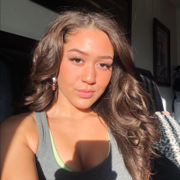 Profile Picture of Bianca Hardy (@biancahardy123) on Poshmark