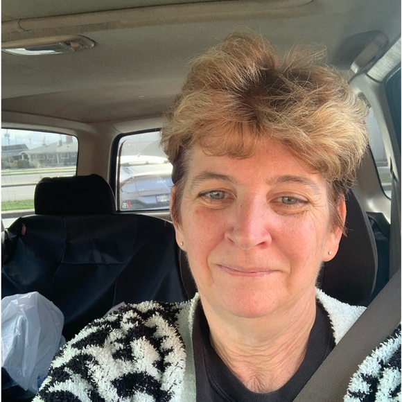 Profile Picture of Michelle Sypherd (@michellesypherd) on Poshmark