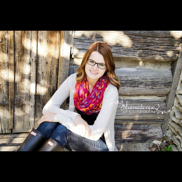 Sydnee Jones - Poshmark Profile Picture of Sydnee Jones (@sydneejones) on Poshmark